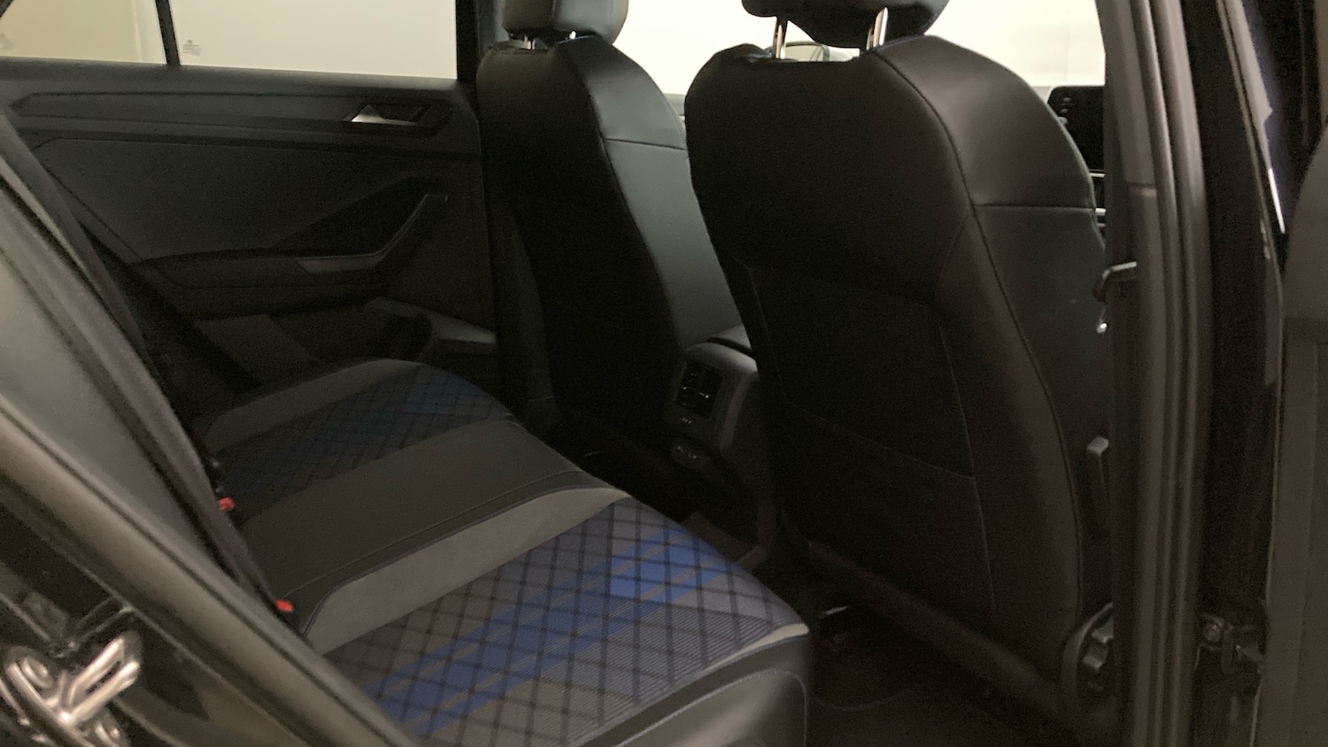 Used Volkswagen T-Roc 2025 for sale - 77381492: Photo 37