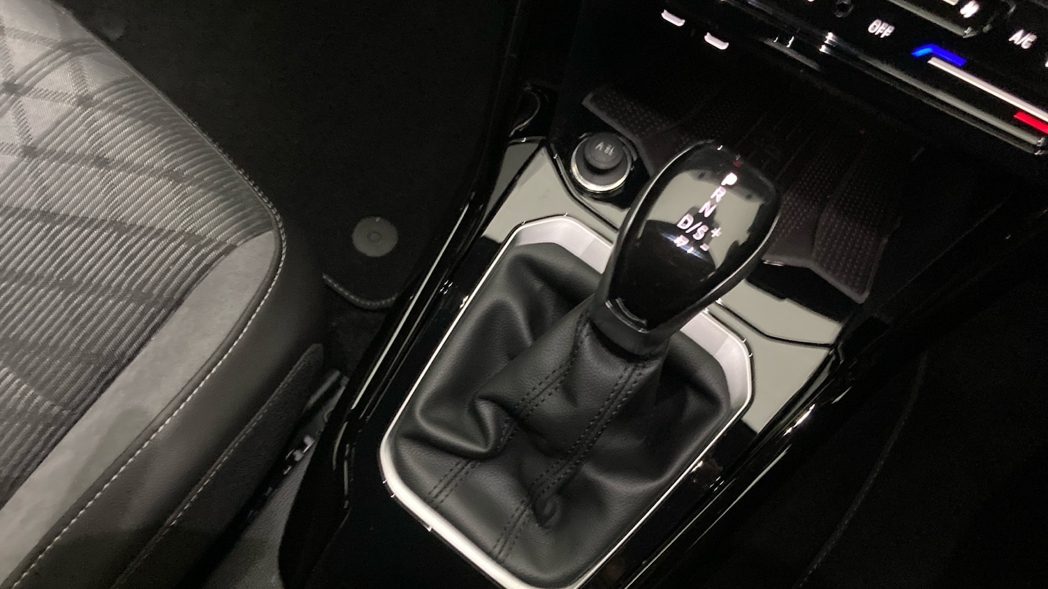 Used Volkswagen T-Roc 2025 for sale - 76884746: Photo 14