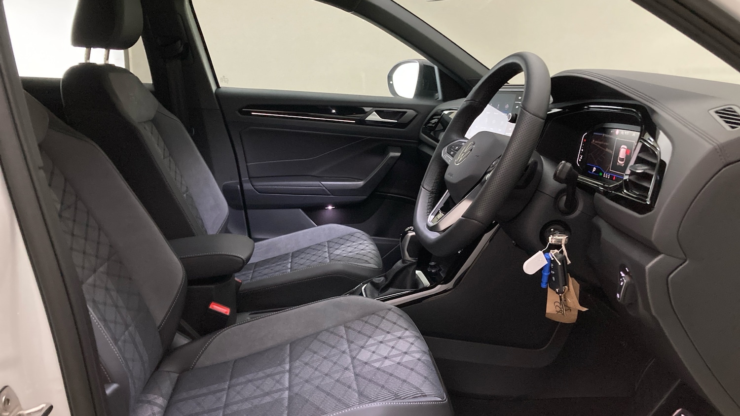 Used Volkswagen T-Roc 2025 for sale - 76884746: Photo 15