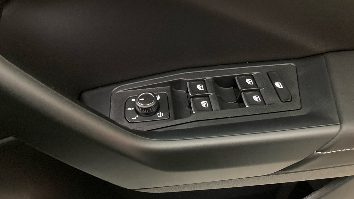 Used Volkswagen T-Roc 2025 for sale - 76884746: Photo 31