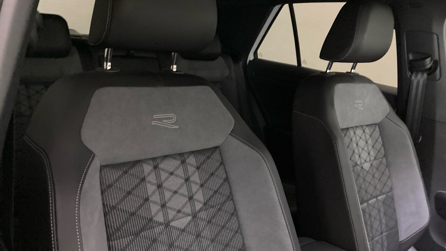 Used Volkswagen T-Roc 2025 for sale - 76884746: Photo 35