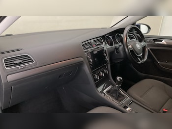 Used Volkswagen Golf 2019 for sale - 76079649: Photo 2