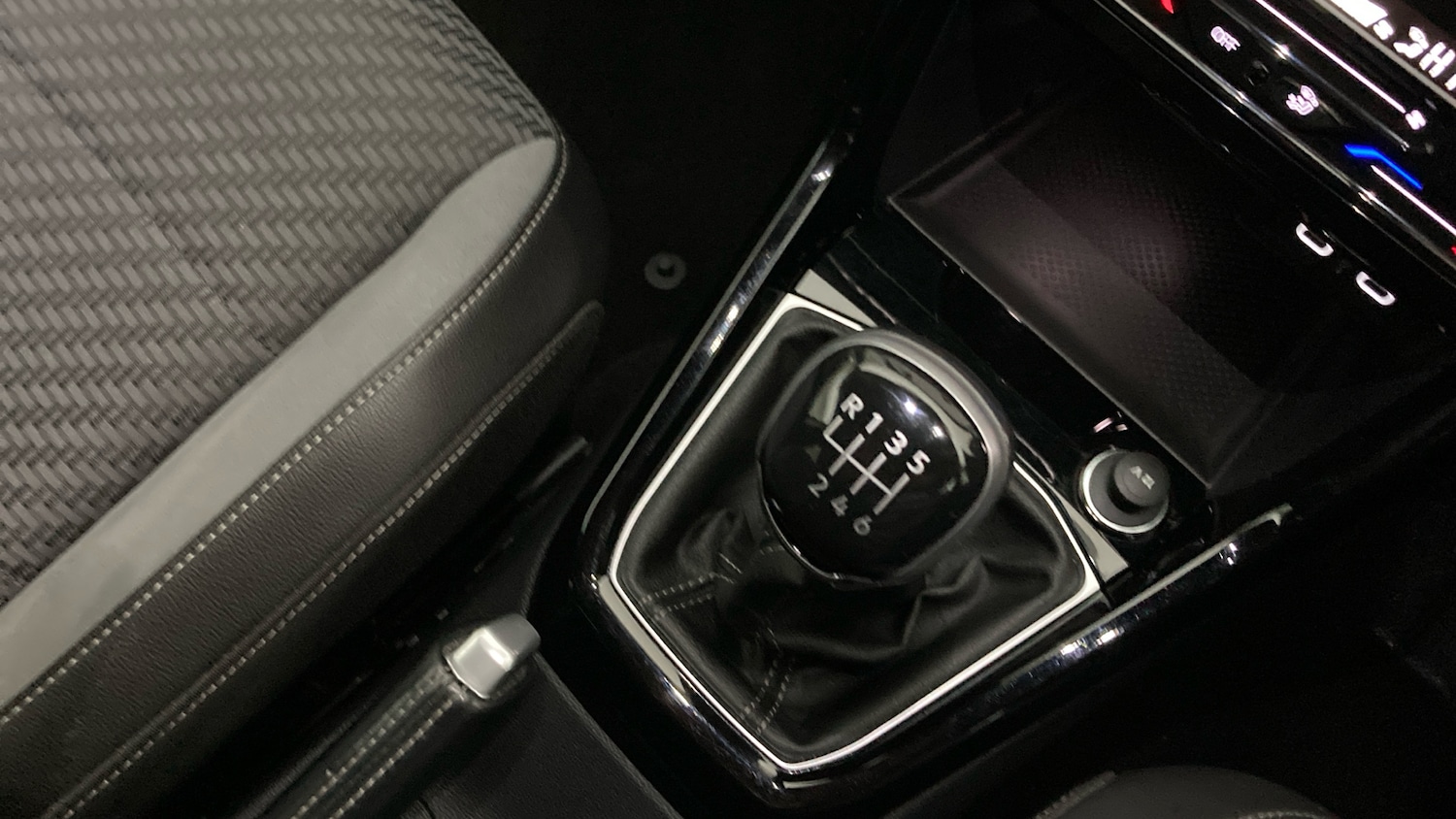 Used Volkswagen T-Cross 2023 for sale - 77678592: Photo 14