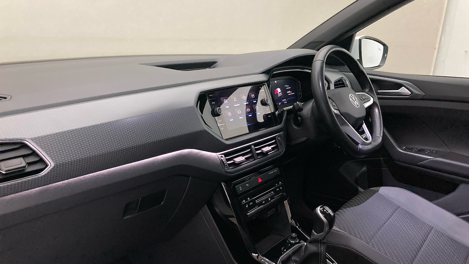 Used Volkswagen T-Cross 2023 for sale - 77678592: Photo 2