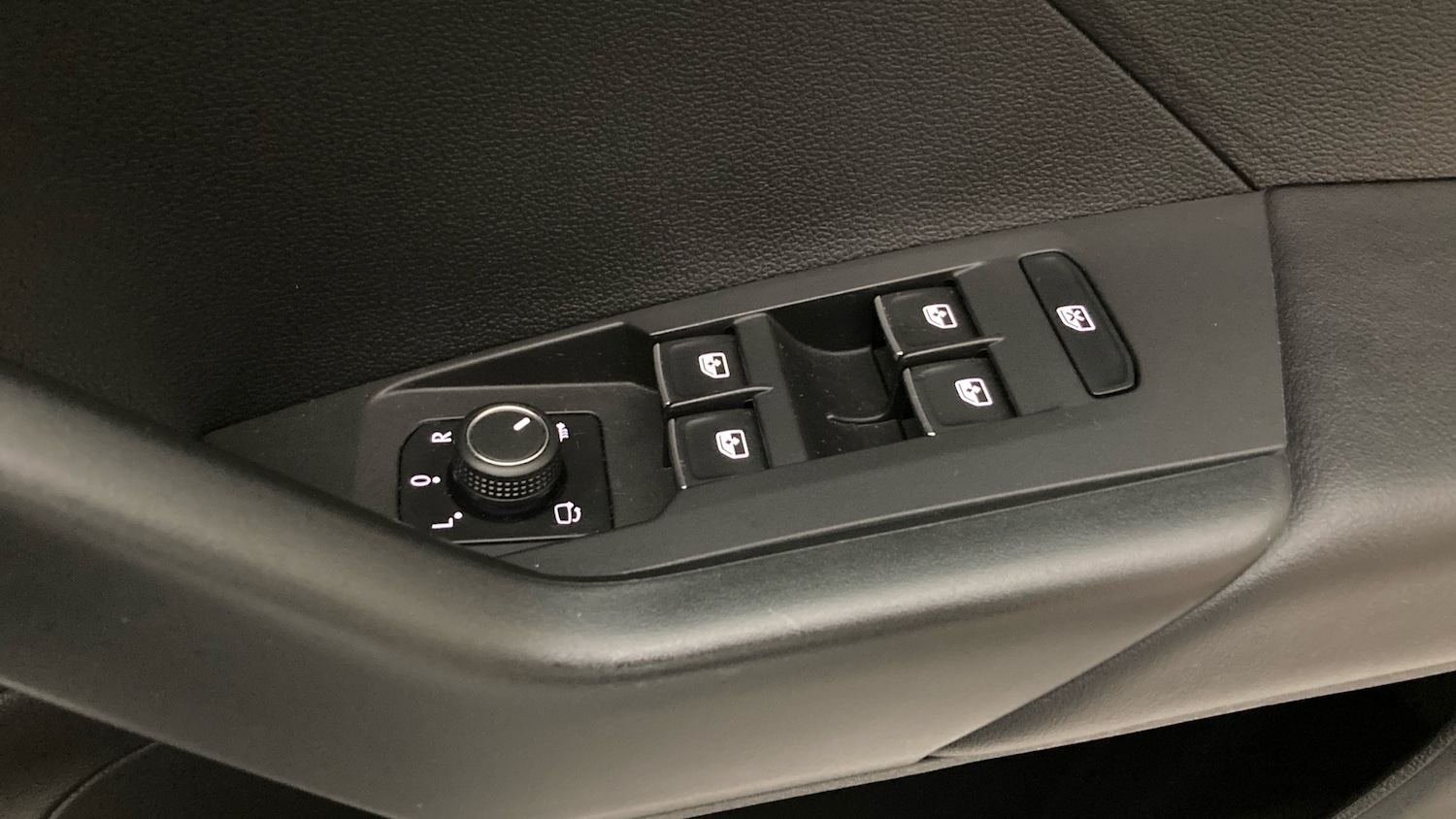 Used Volkswagen T-Cross 2023 for sale - 77678592: Photo 28