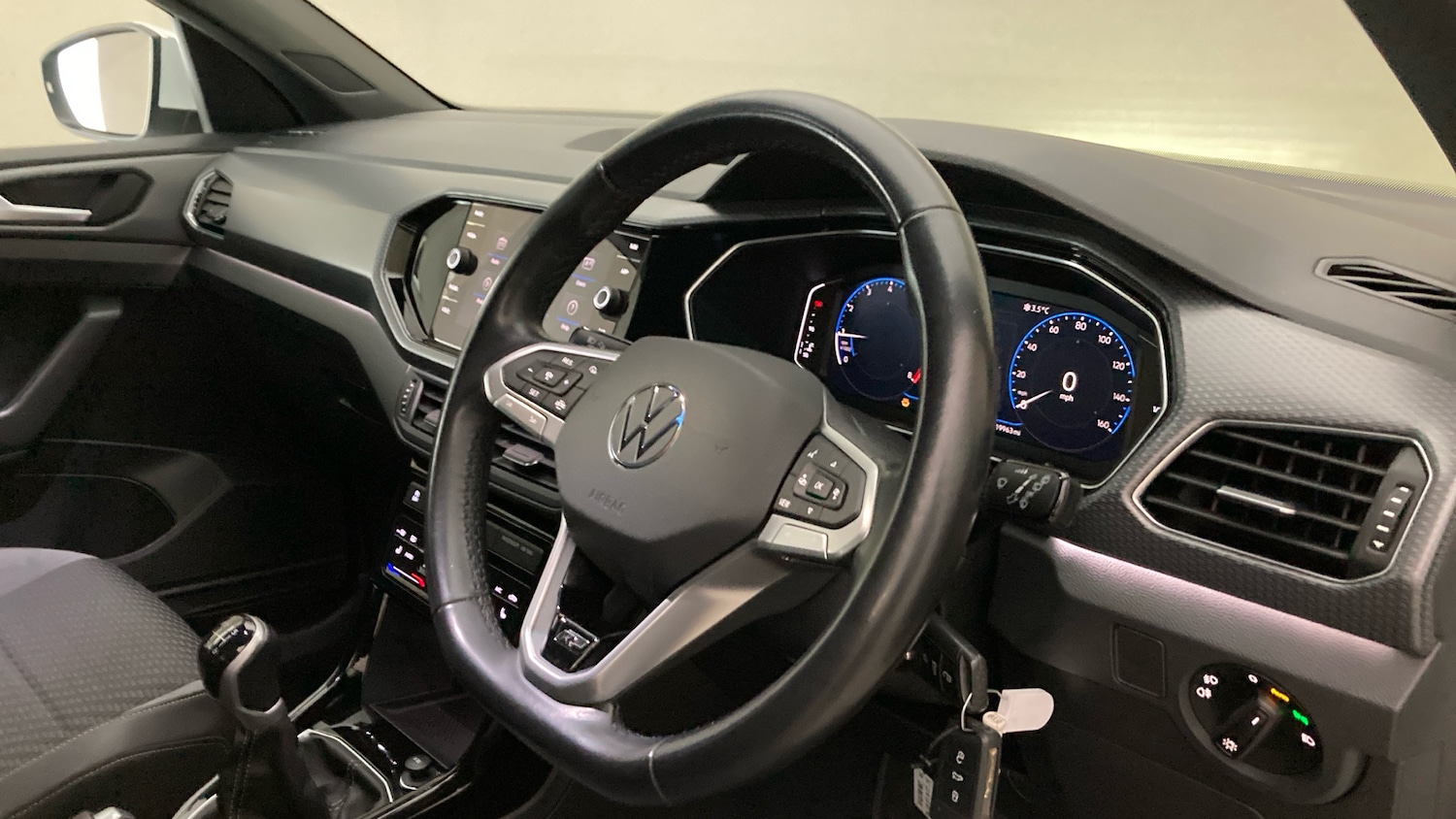 Used Volkswagen T-Cross 2023 for sale - 77678592: Photo 6