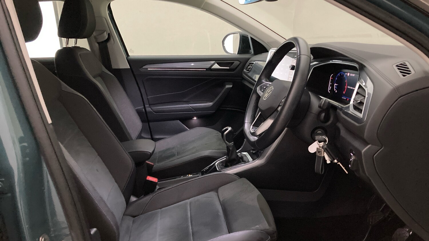 Used Volkswagen T-Roc 2023 for sale - 76879236: Photo 15