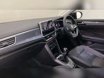 Used Volkswagen T-Roc 2023 for sale - 76879236: Photo