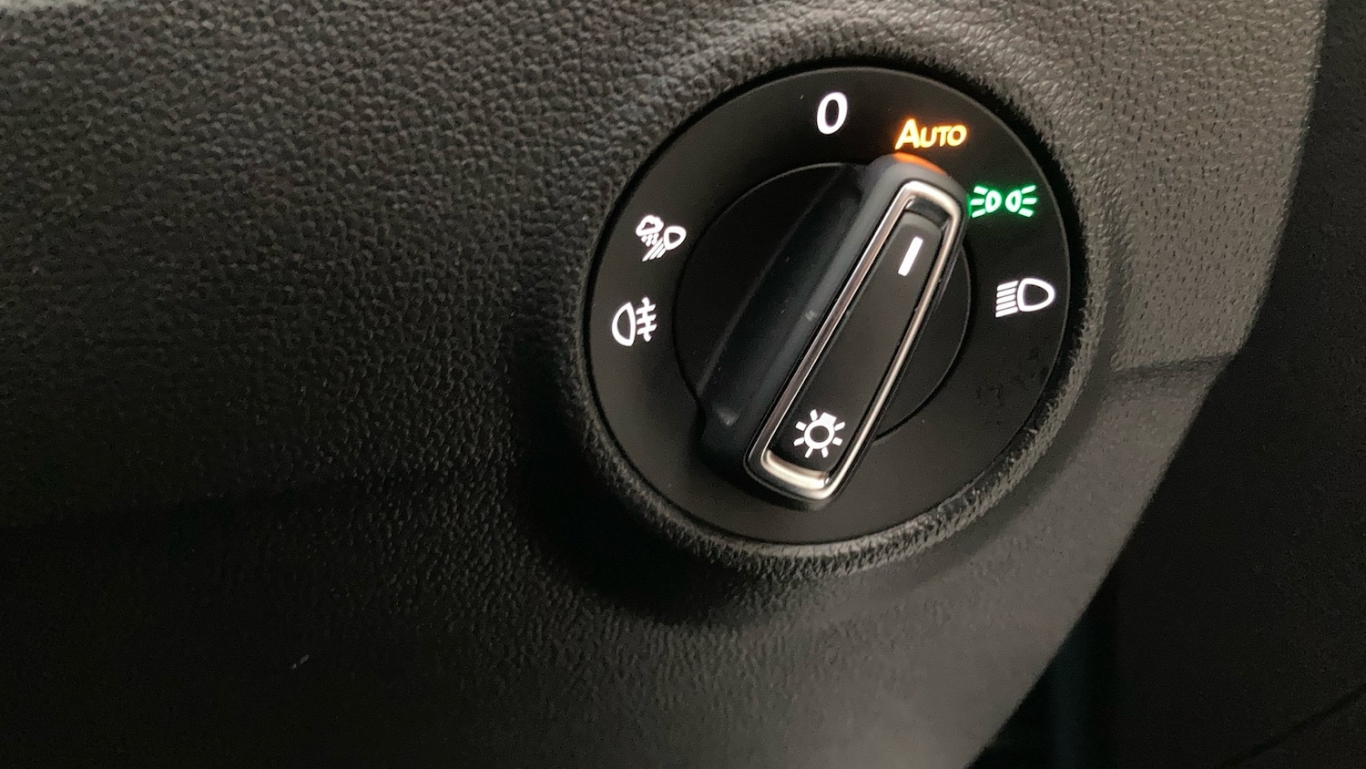 Used Volkswagen T-Roc 2023 for sale - 76879236: Photo 31