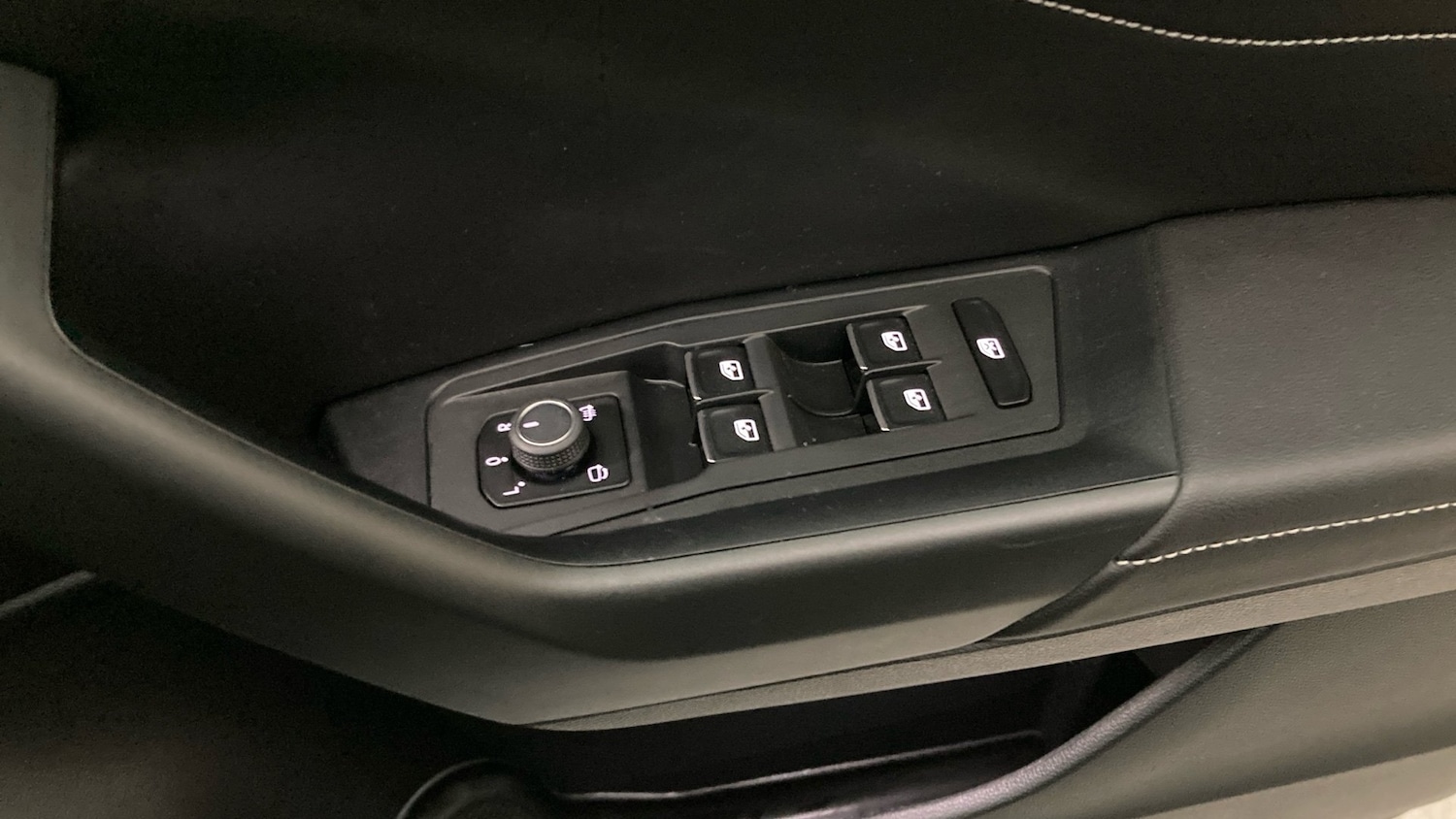 Used Volkswagen T-Roc 2023 for sale - 76879236: Photo 32