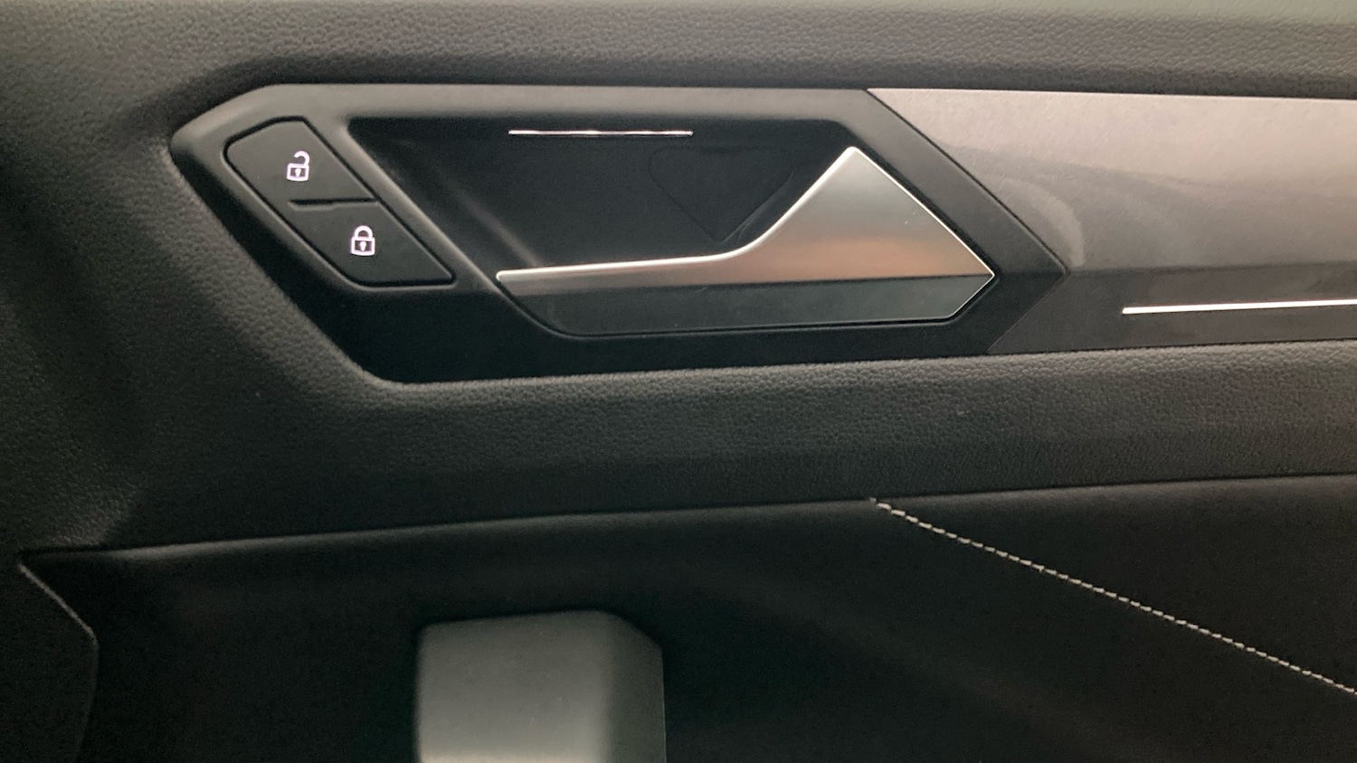 Used Volkswagen T-Roc 2023 for sale - 76879236: Photo 33