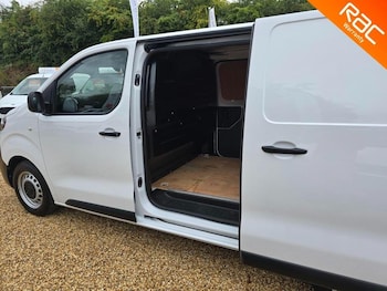 Used Vauxhall Vivaro 2022 for sale - 76182189: Photo 4