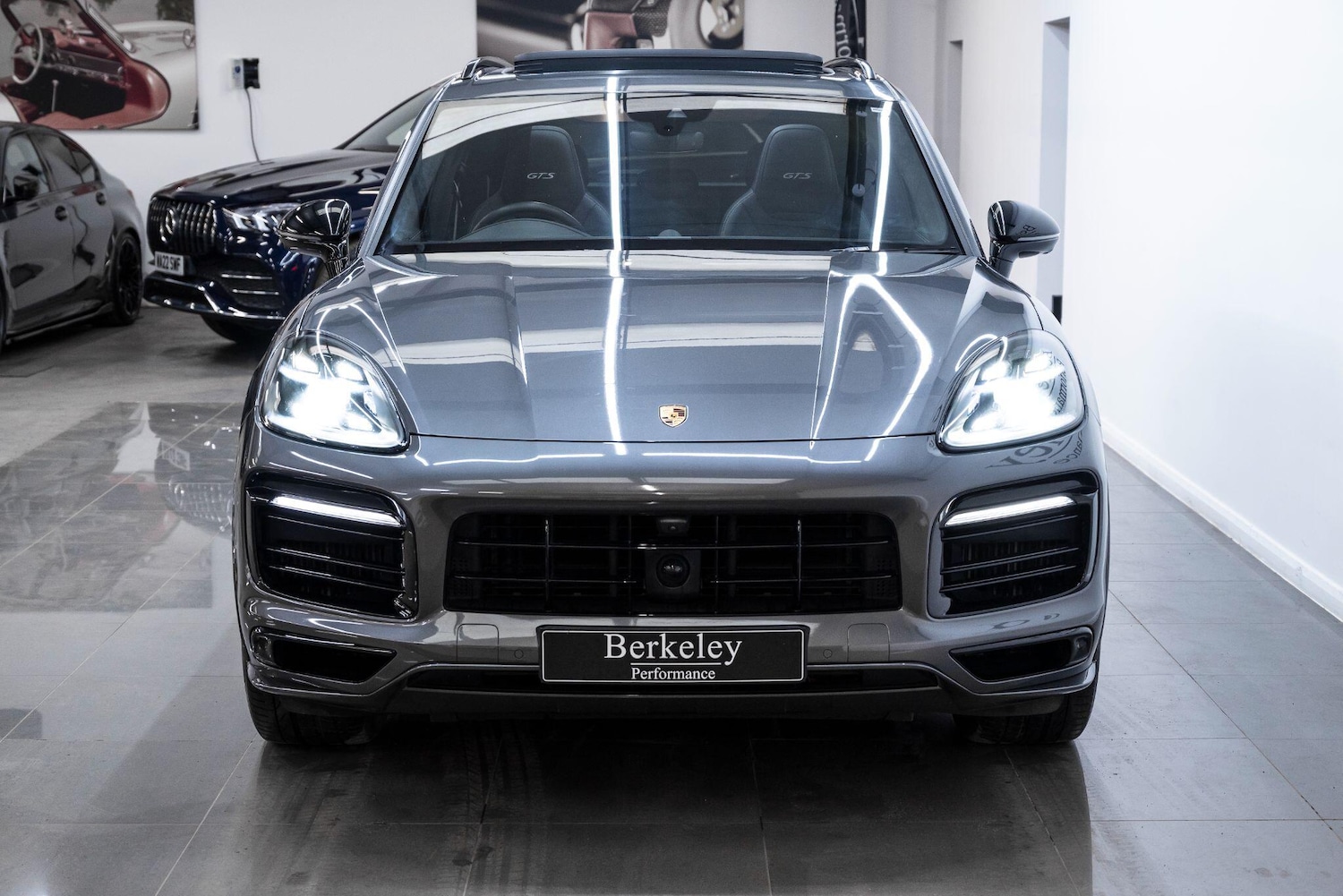 Used Porsche Cayenne for sale - 77511441: Photo 2