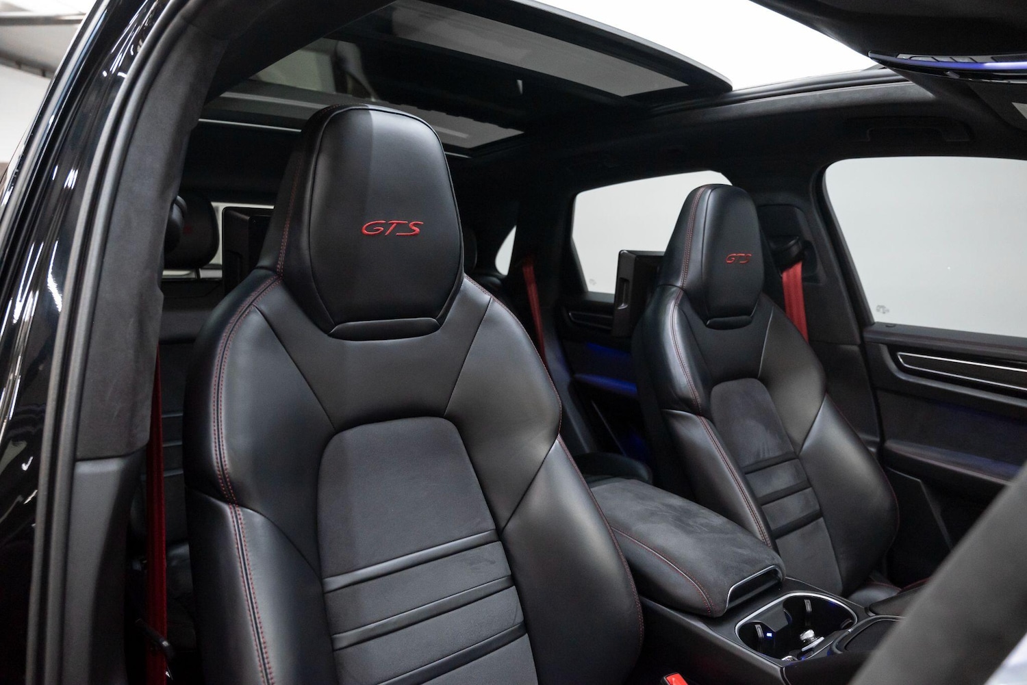 Used Porsche Cayenne 2022 for sale - 78101258: Photo 2