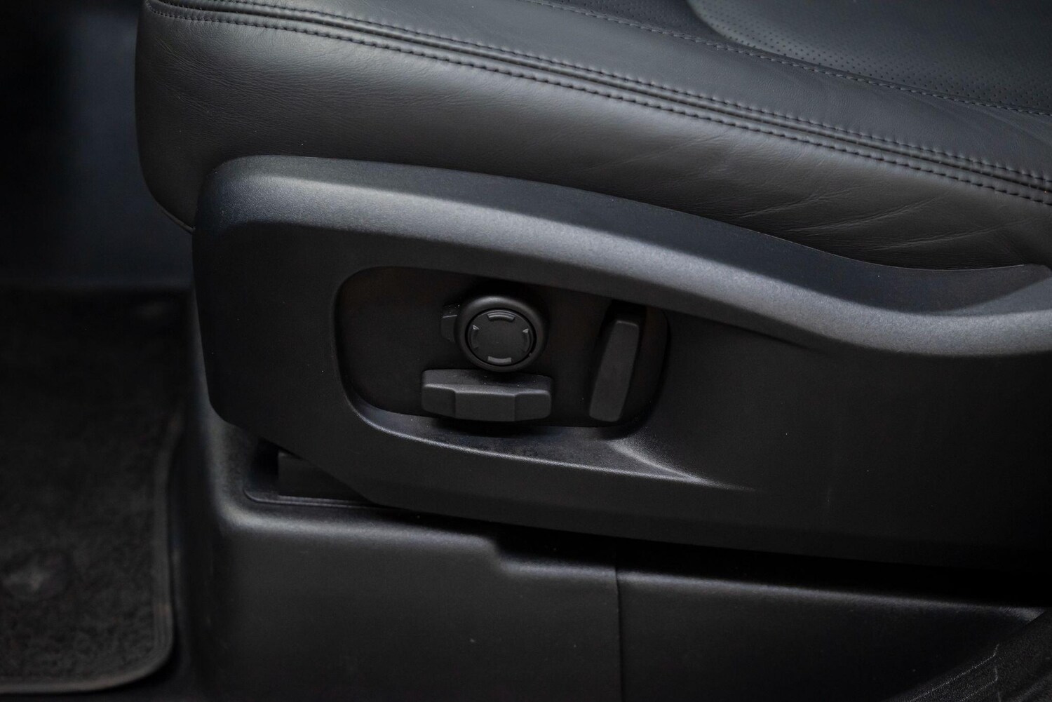 Used Land Rover Defender 2024 for sale - 77510559: Photo 17