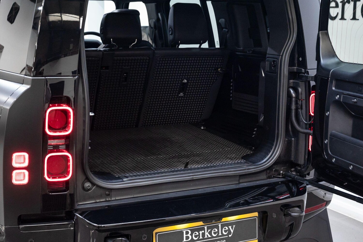 Used Land Rover Defender 2024 for sale - 77510559: Photo 29