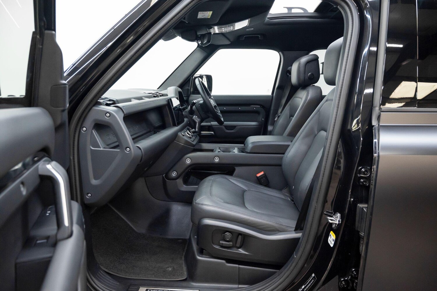 Used Land Rover Defender 2024 for sale - 77510559: Photo 32