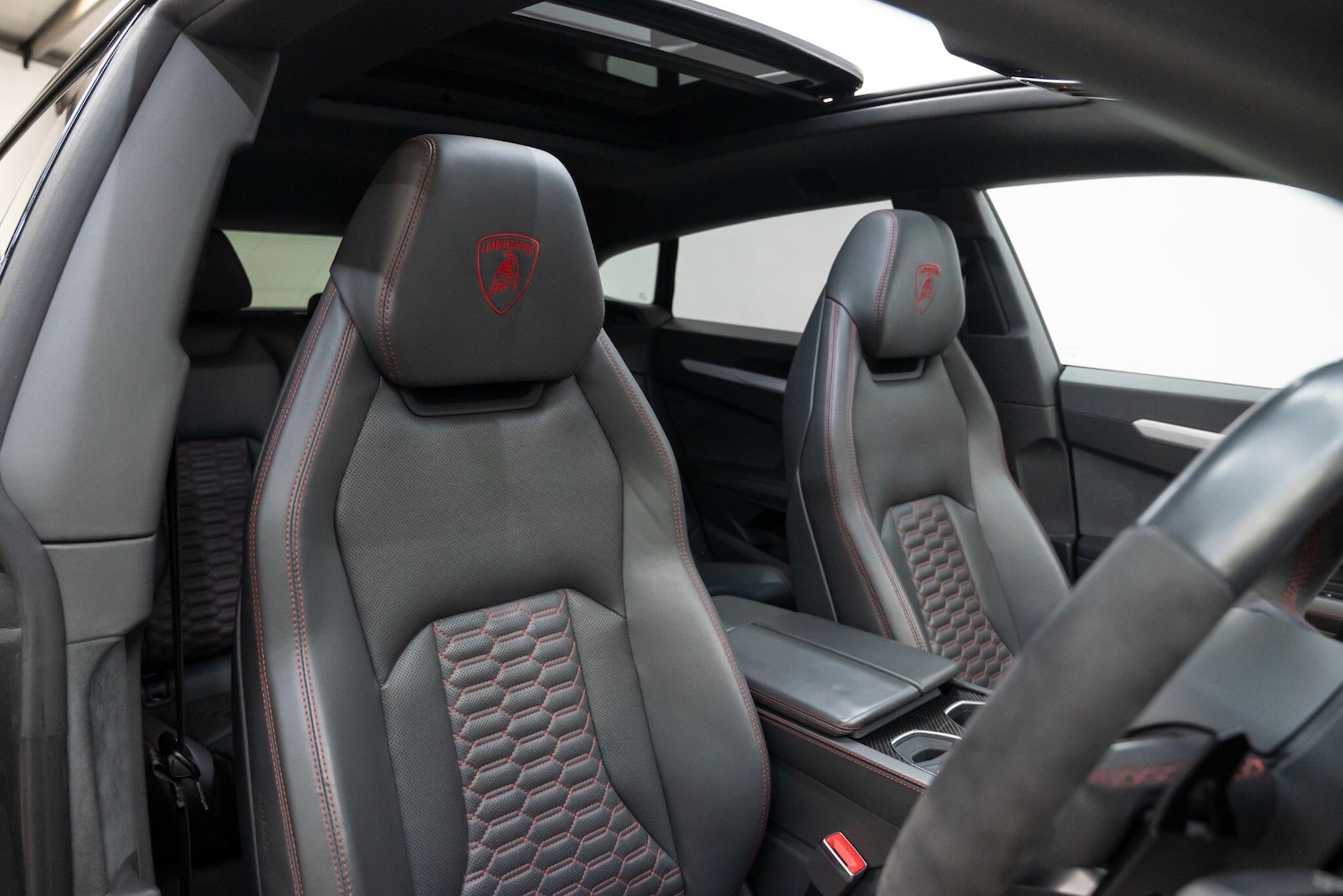 Used Lamborghini Urus 2020 for sale - 78185260: Photo 2