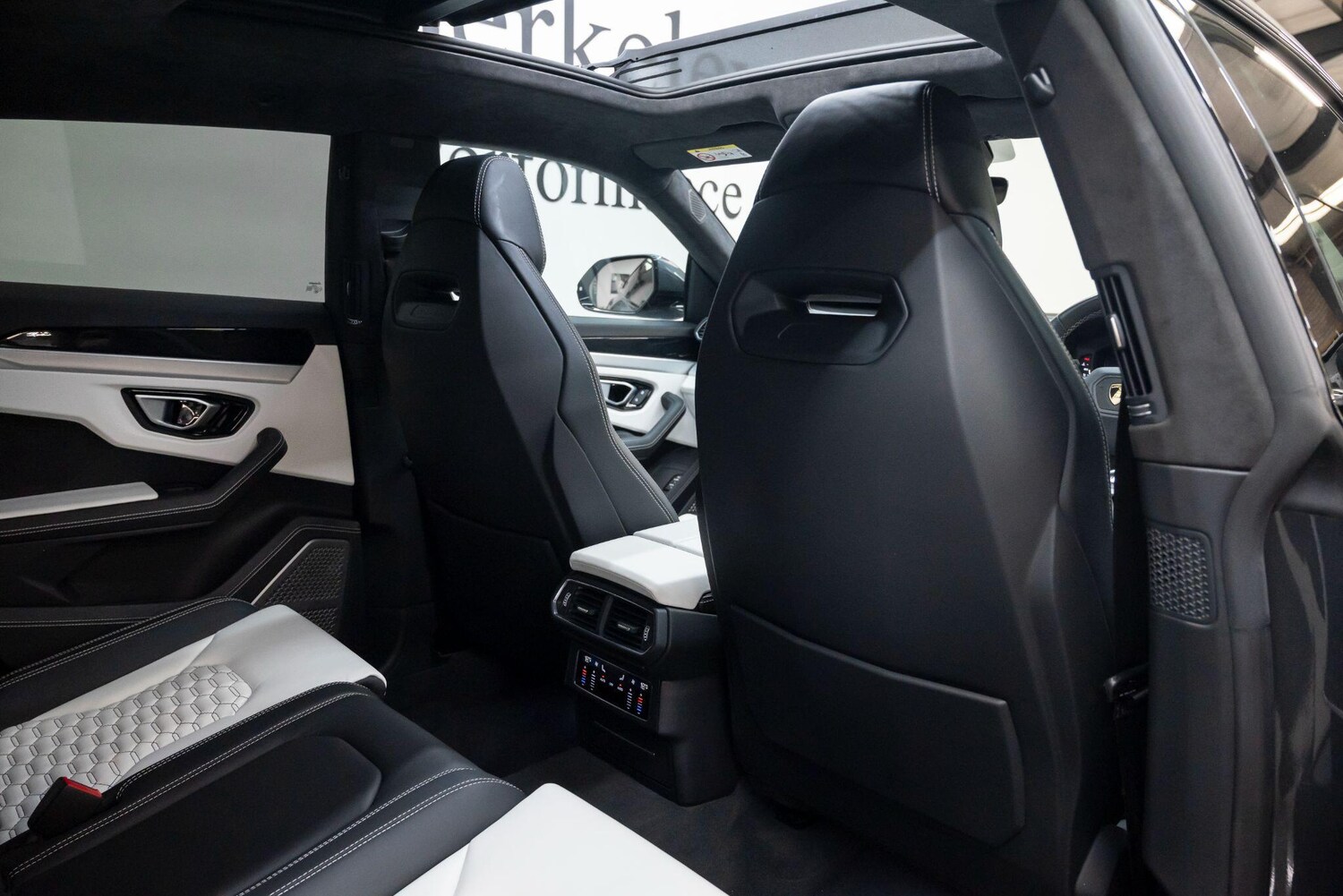 Used Lamborghini Urus 2020 for sale - 77637372: Photo 19