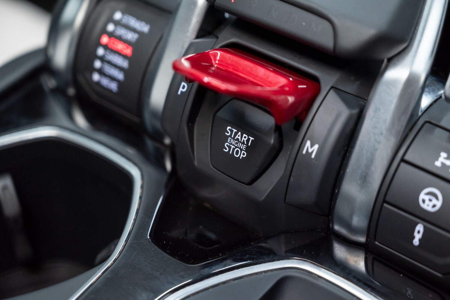 Used Lamborghini Urus 2020 for sale - 77637372: Photo 24