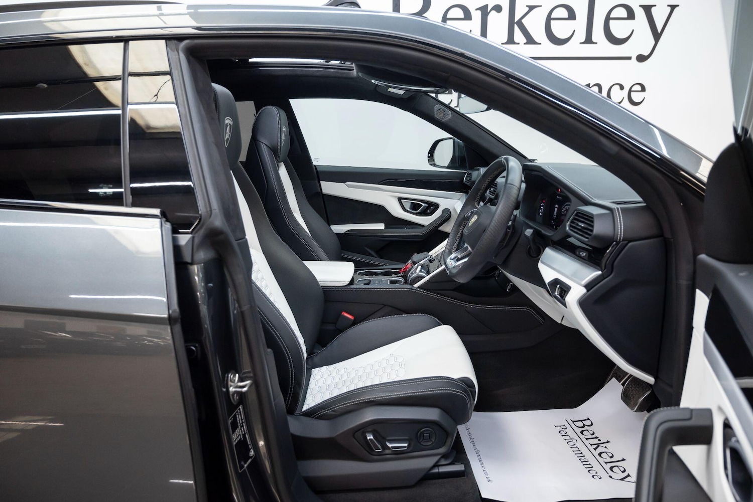 Used Lamborghini Urus 2020 for sale - 77637372: Photo 3