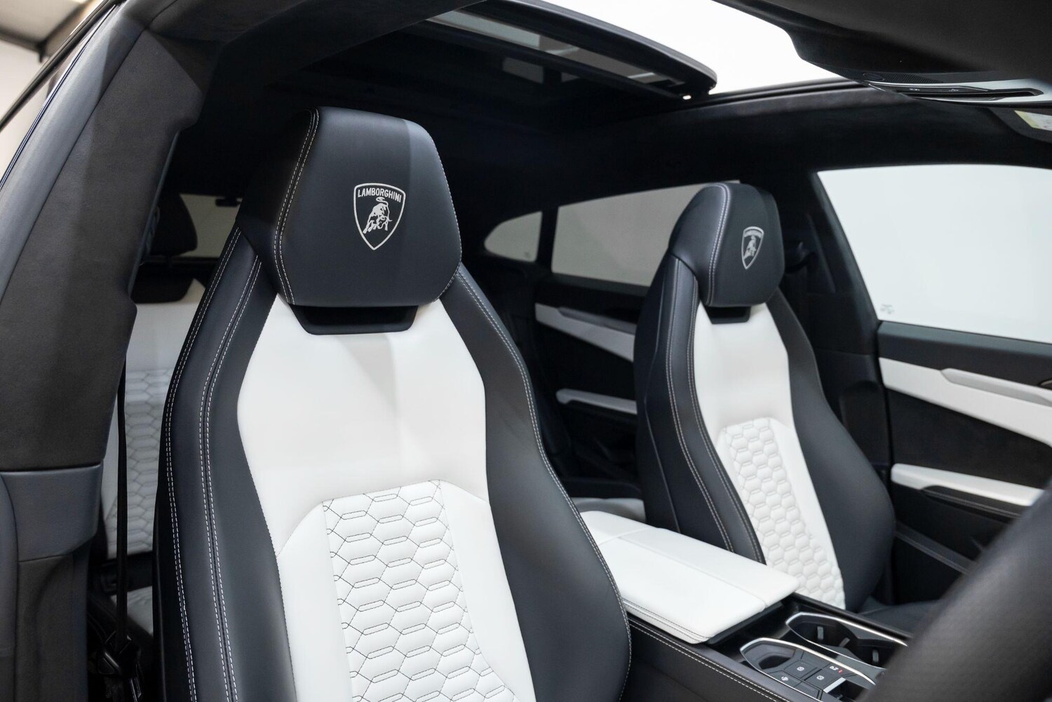 Used Lamborghini Urus 2020 for sale - 77637372: Photo 64