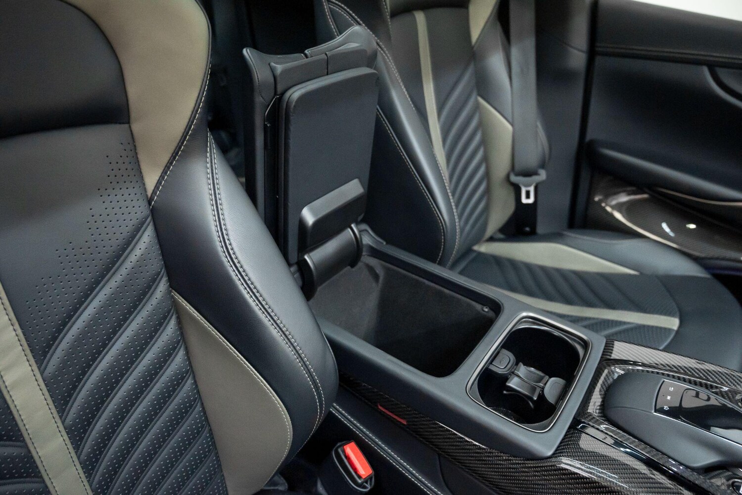 Used Aston Martin DBX for sale - 77510020: Photo 23