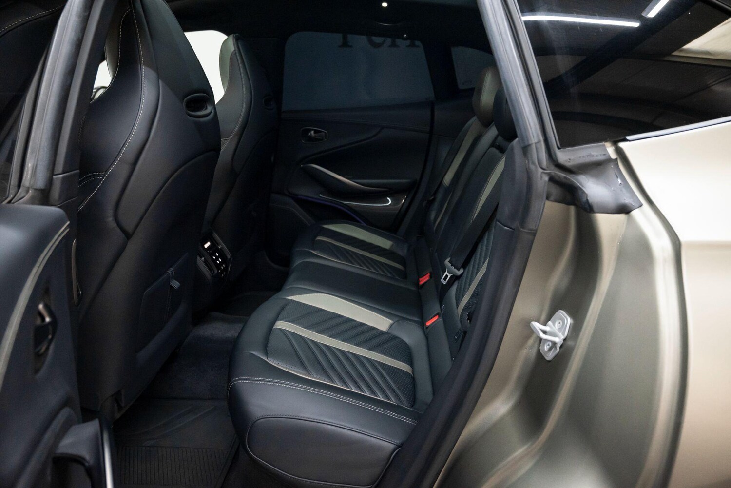 Used Aston Martin DBX for sale - 77510020: Photo 24