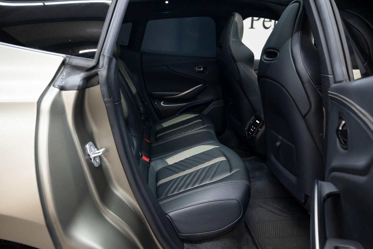 Used Aston Martin DBX for sale - 77510020: Photo 28