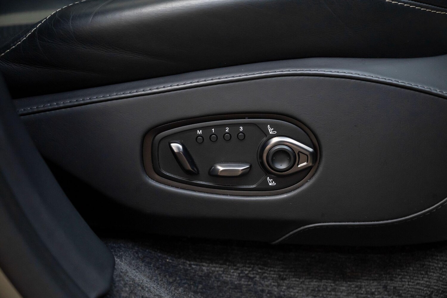 Used Aston Martin DBX for sale - 77510020: Photo 31