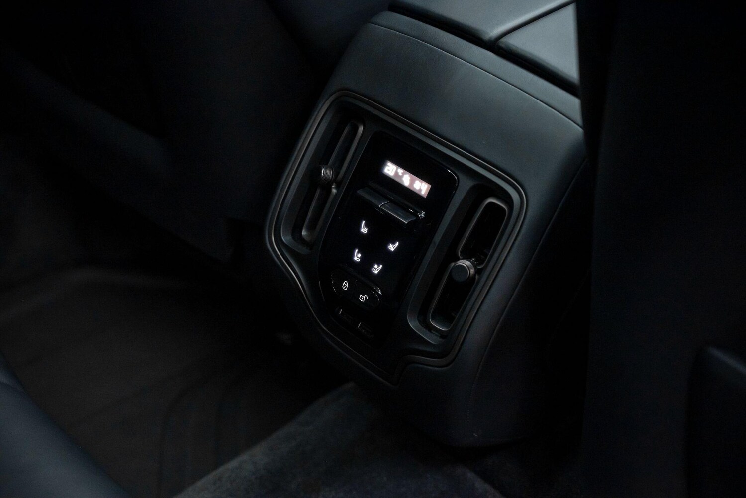 Used Aston Martin DBX for sale - 77510020: Photo 43