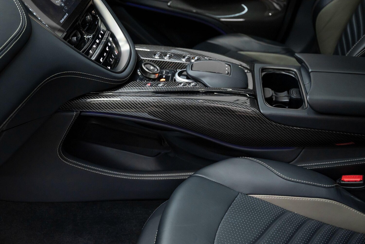 Used Aston Martin DBX for sale - 77510020: Photo 63