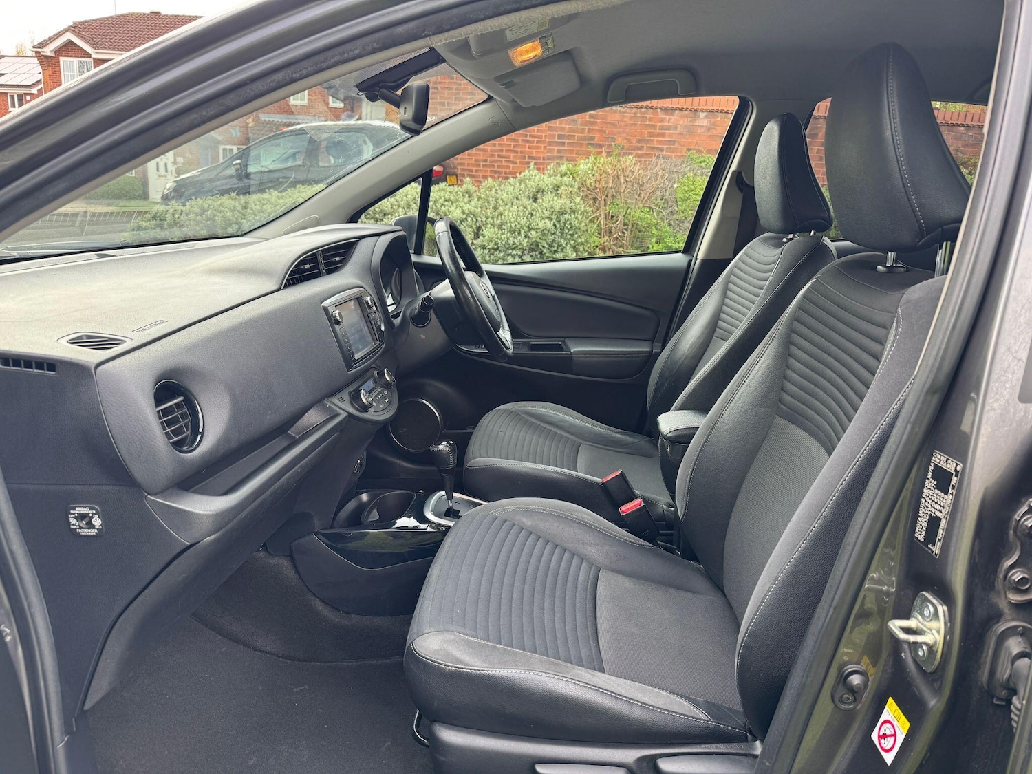 Used Toyota Yaris 2017 for sale - 78215688: Photo 17