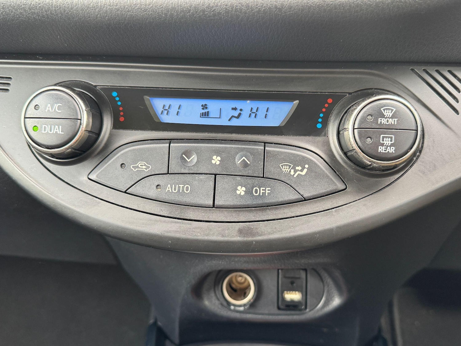 Used Toyota Yaris 2017 for sale - 78215688: Photo 32