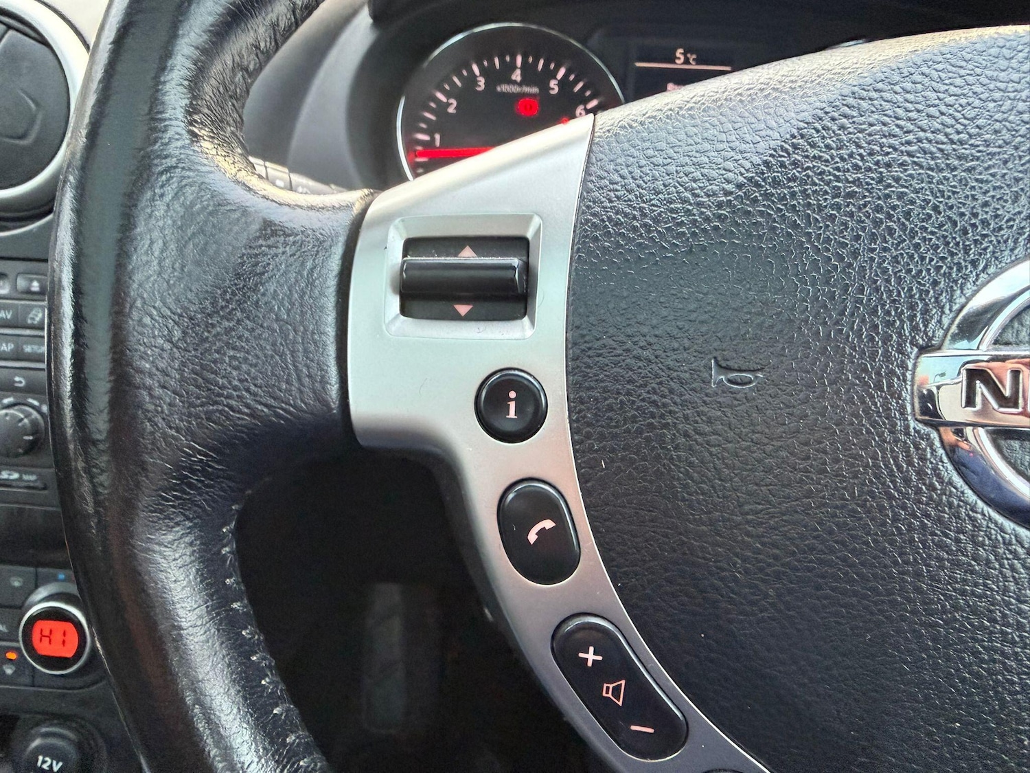 Used Nissan Qashqai for sale - 77214963: Photo 16