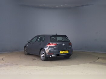 Used Volkswagen Golf 2018 for sale - 77824405: Photo