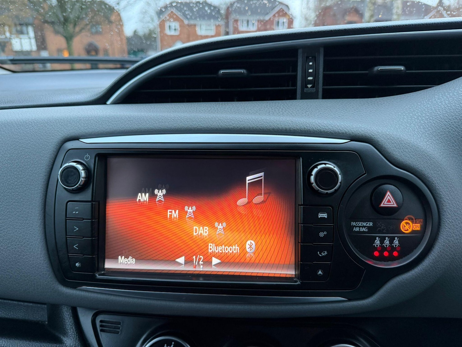 Used Toyota Yaris 2016 for sale - 77396113: Photo 16