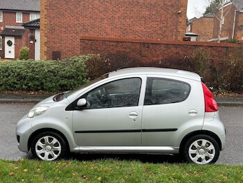 Used Peugeot 107 2010 for sale - 77215600: Photo