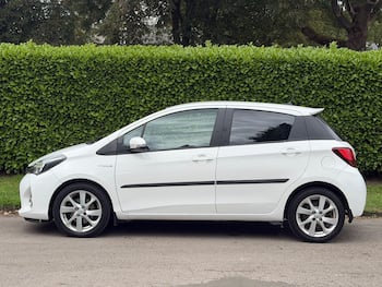 Used Toyota Yaris 2015 for sale - 79807633: Photo