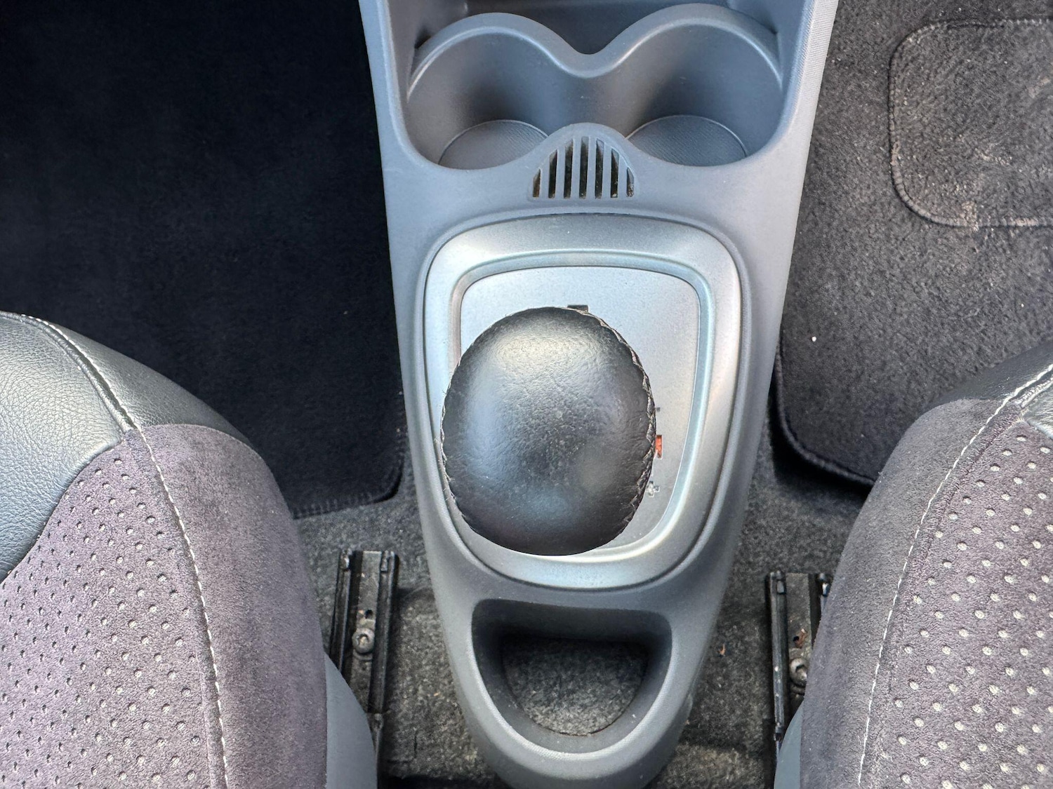 Used Toyota AYGO 2011 for sale - 77671043: Photo 12