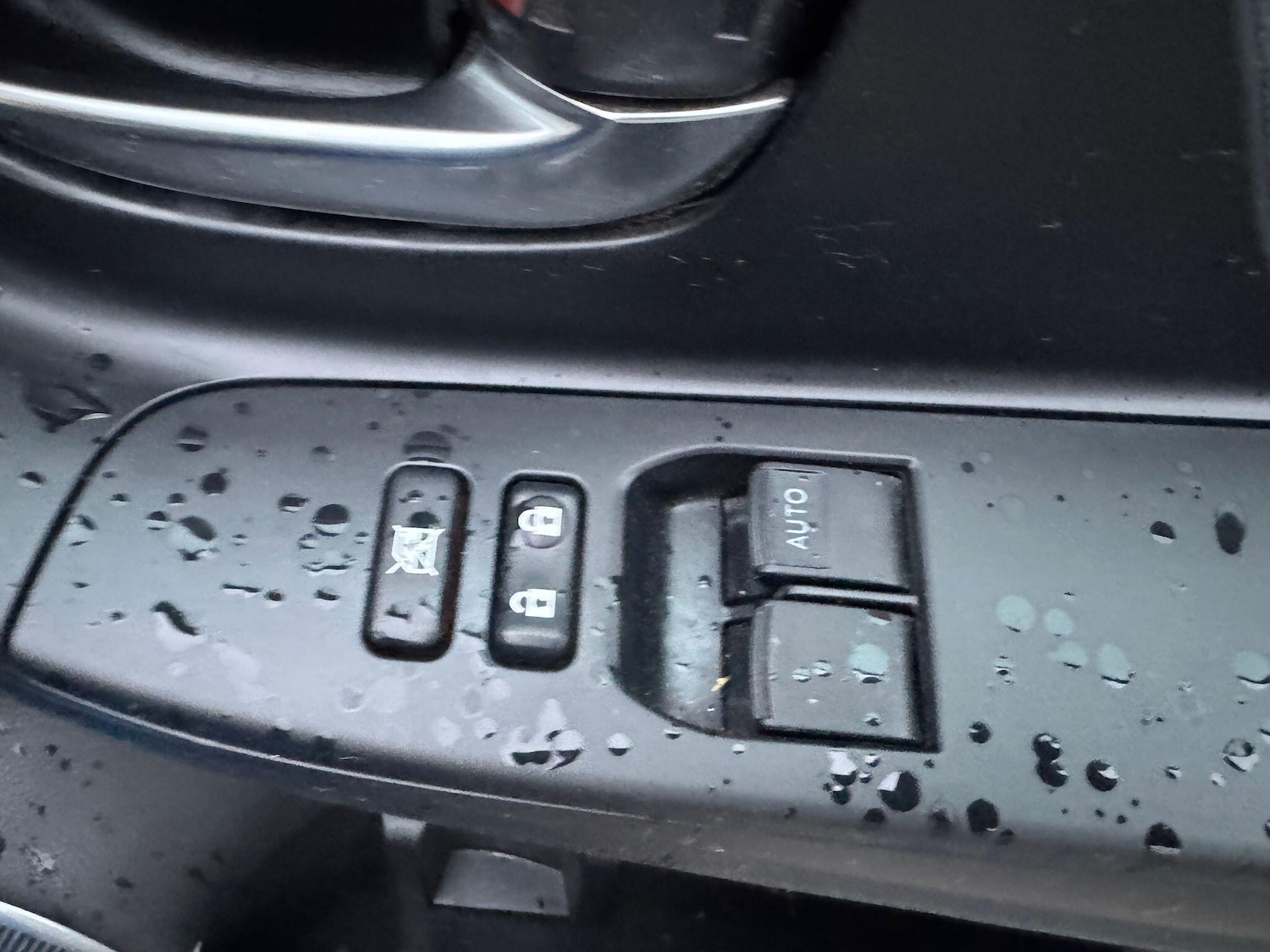 Used Toyota Yaris 2015 for sale - 77215810: Photo 32