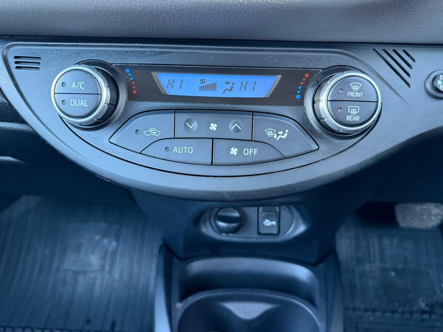 Used Toyota Yaris 2018 for sale - 77395989: Photo 27