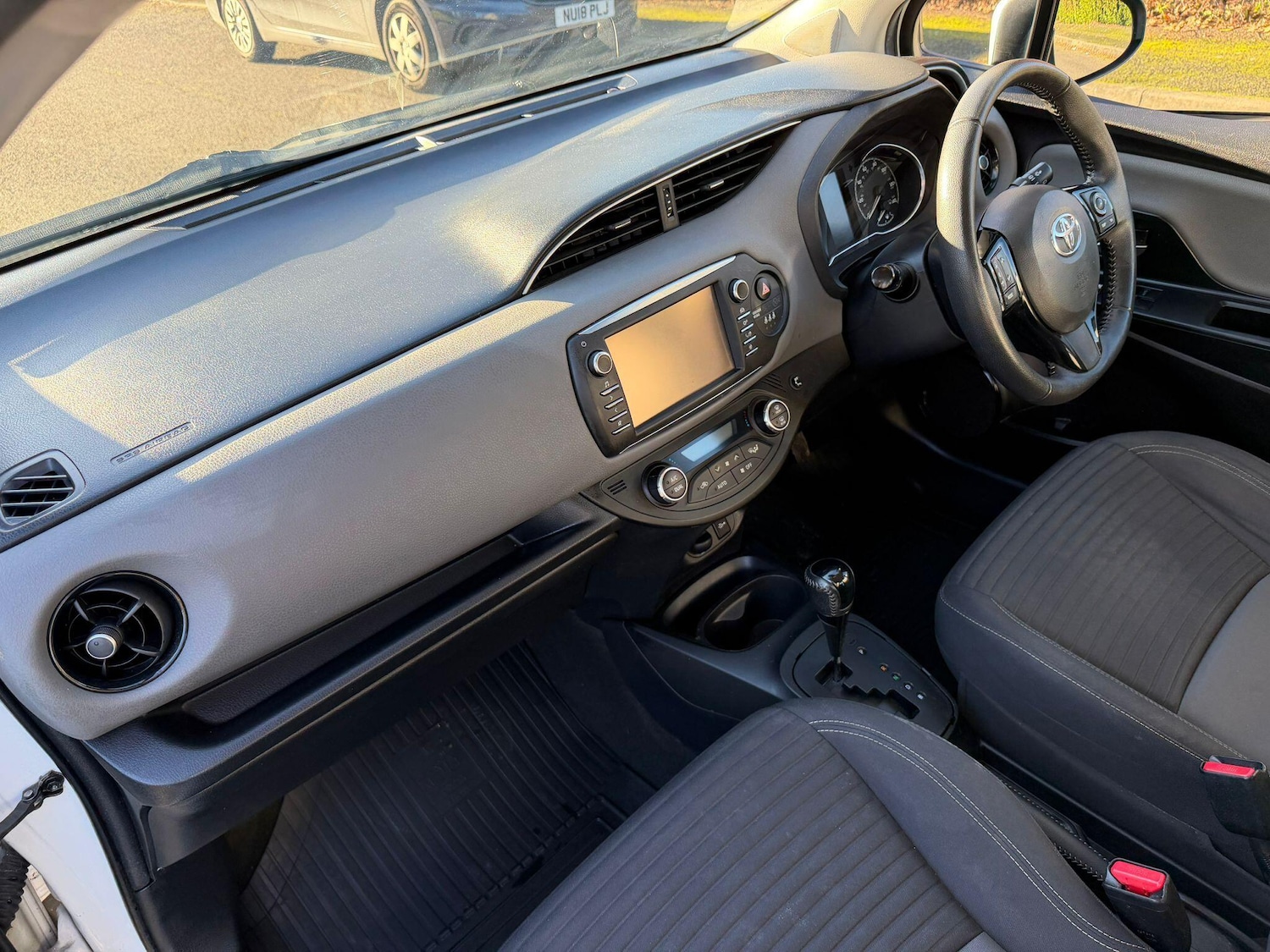 Used Toyota Yaris 2018 for sale - 77395989: Photo 31