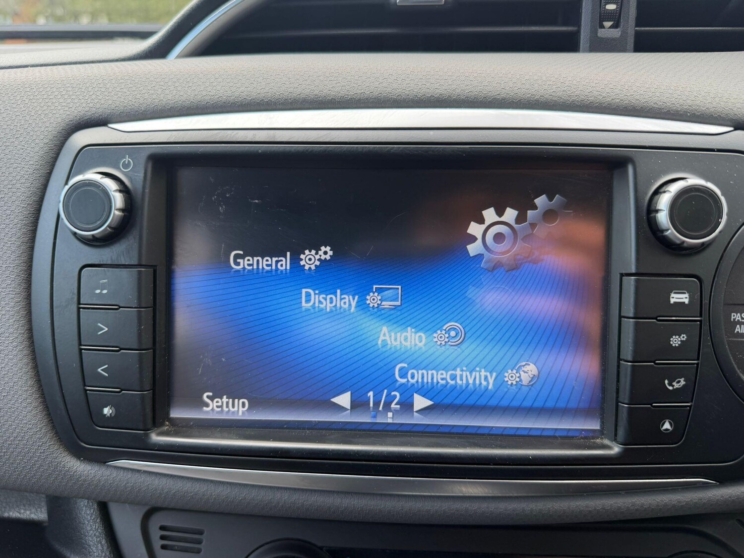 Used Toyota Yaris 2015 for sale - 78215723: Photo 18