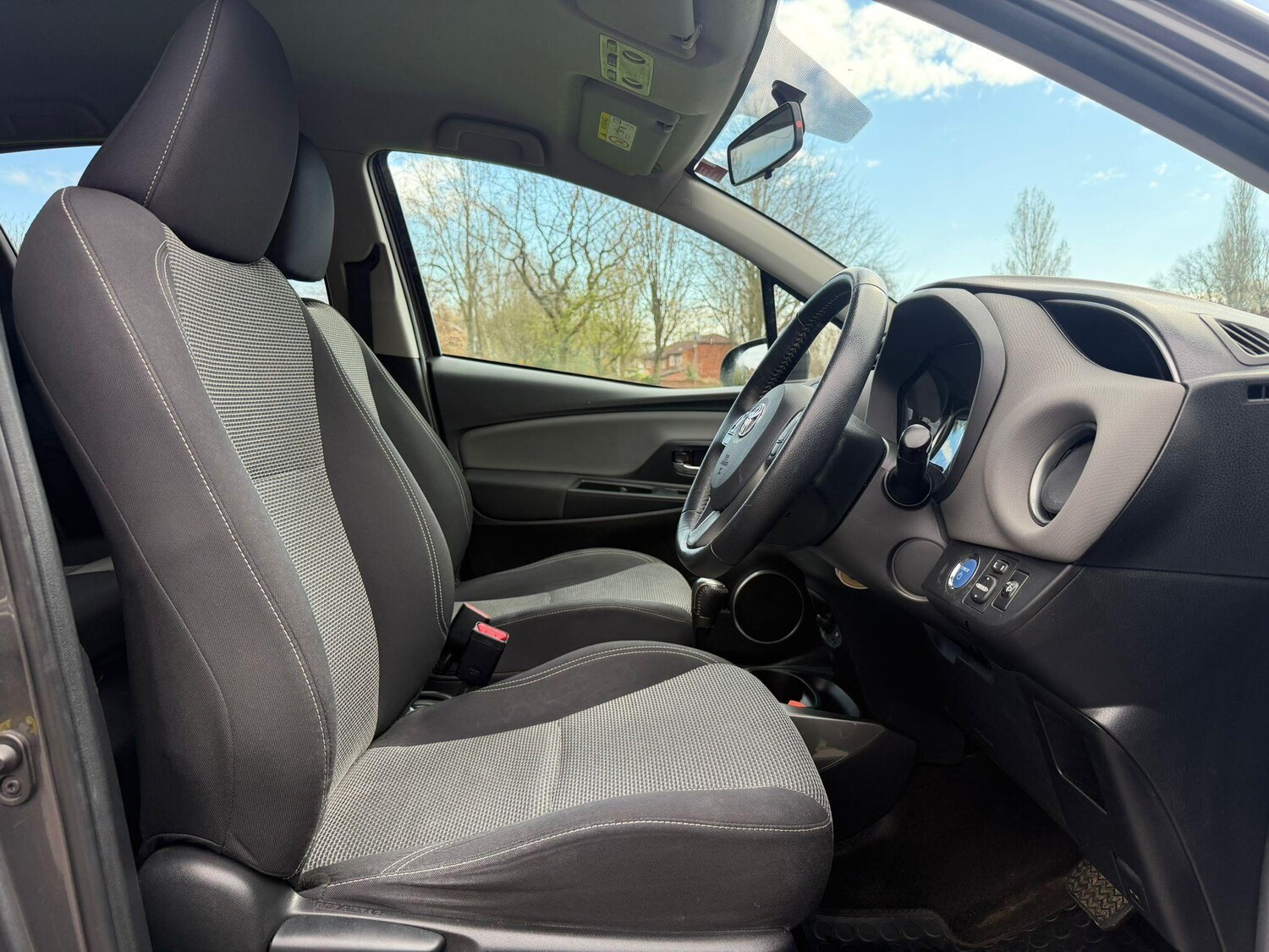 Used Toyota Yaris 2015 for sale - 78215723: Photo 24