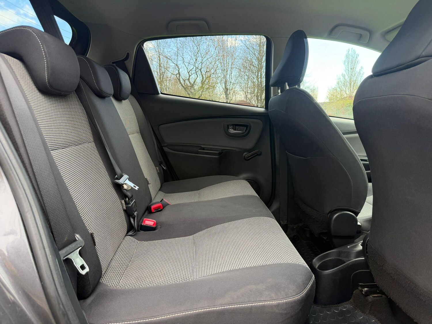 Used Toyota Yaris 2015 for sale - 78215723: Photo 28