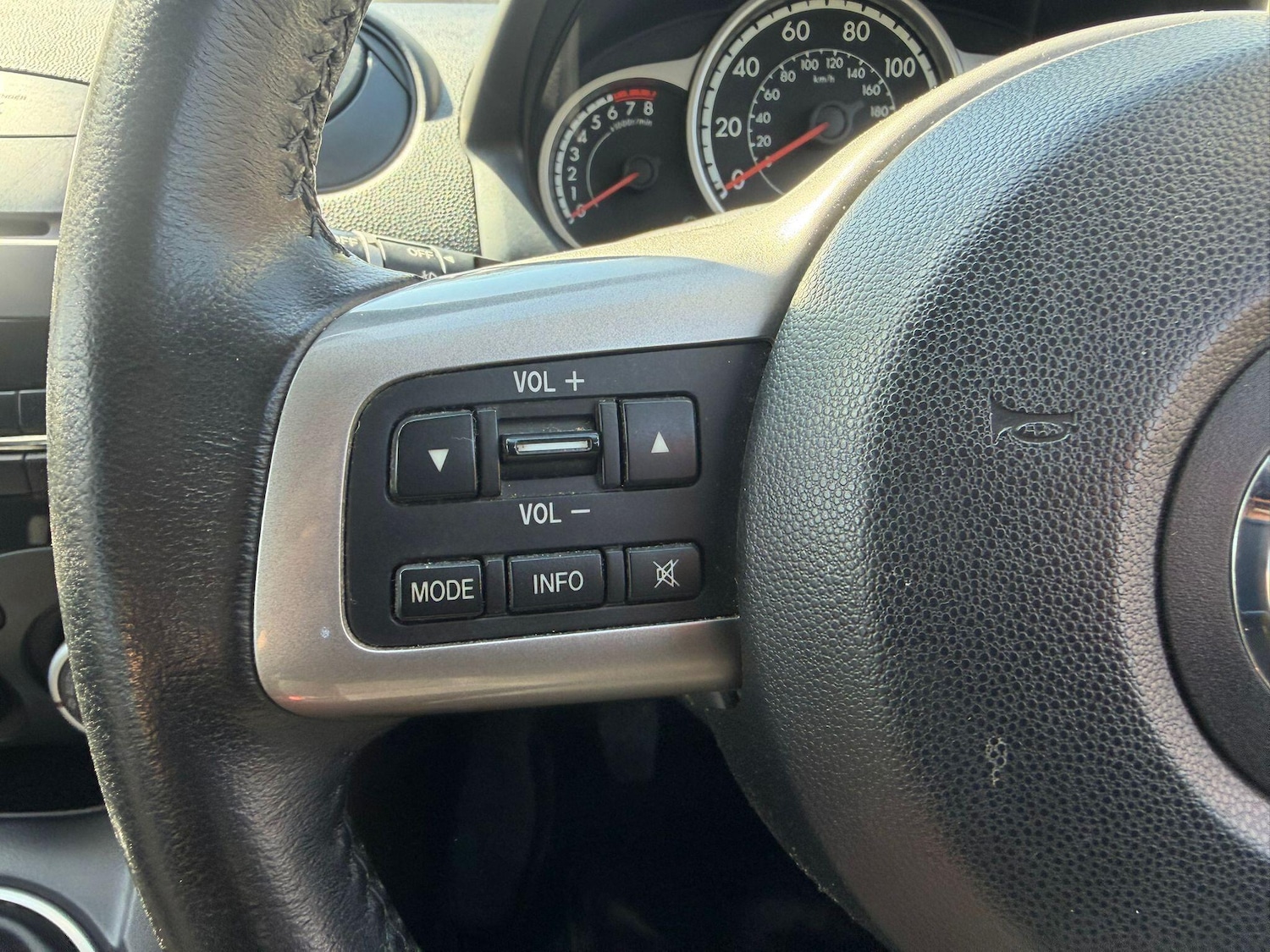 Used Mazda Mazda2 2011 for sale - 78215715: Photo 19