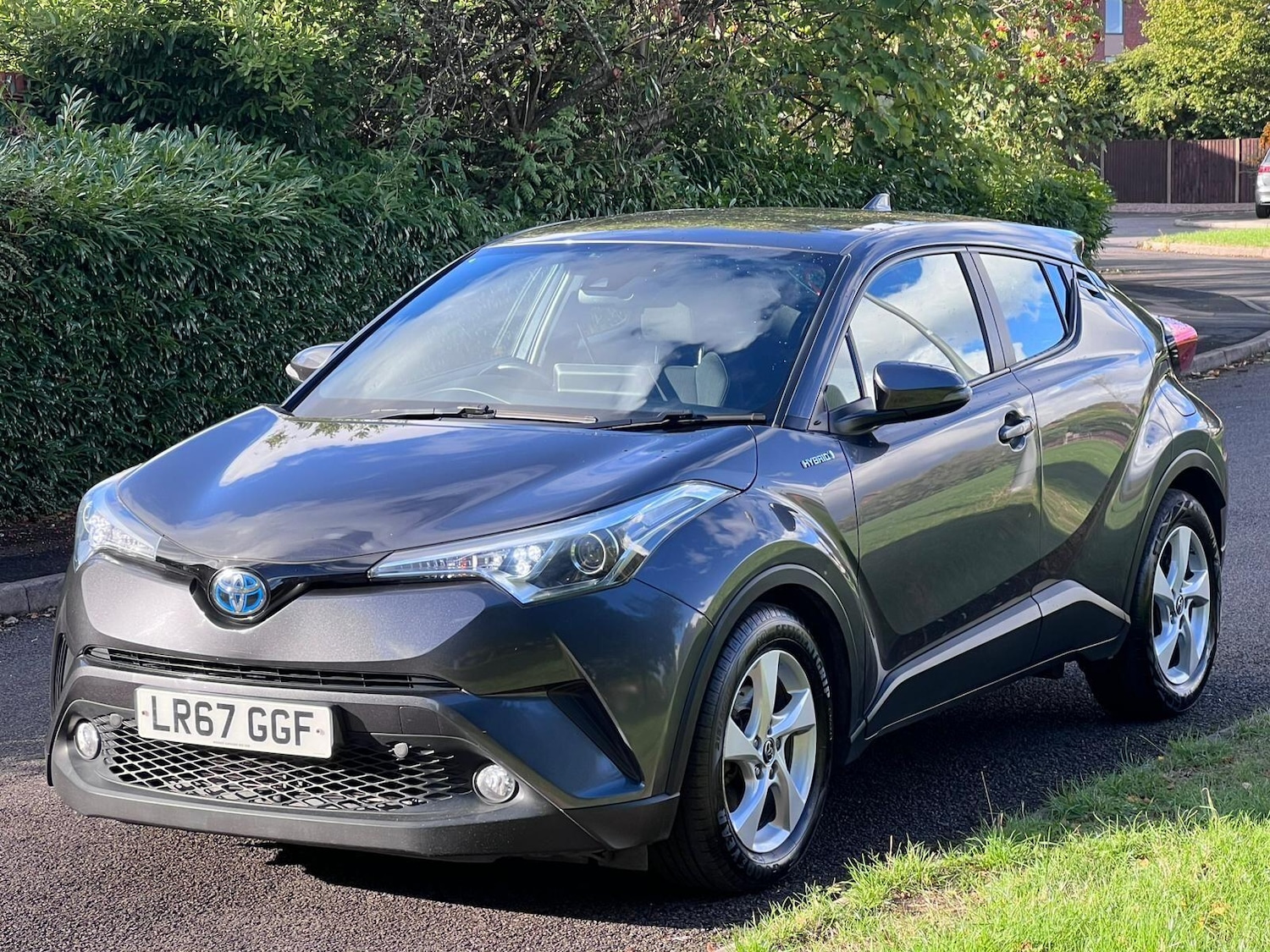 Used Toyota C-HR 2017 for sale - 77344213: Photo 2