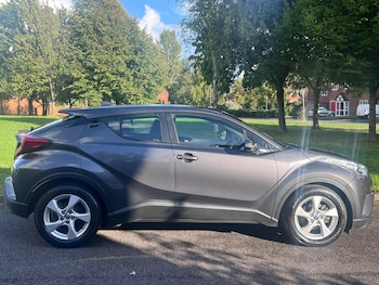 Used Toyota C-HR 2017 for sale - 77344213: Photo