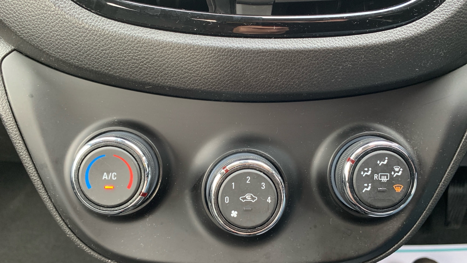 Used Vauxhall Viva 2015 for sale - 76400064: Photo 32